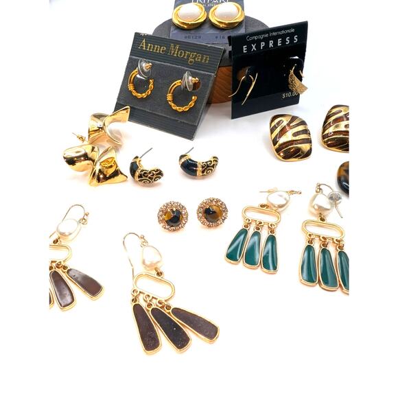 Lot of Twelve Pair Gold Tone Earrings Some NWT - Picture 6 of 9